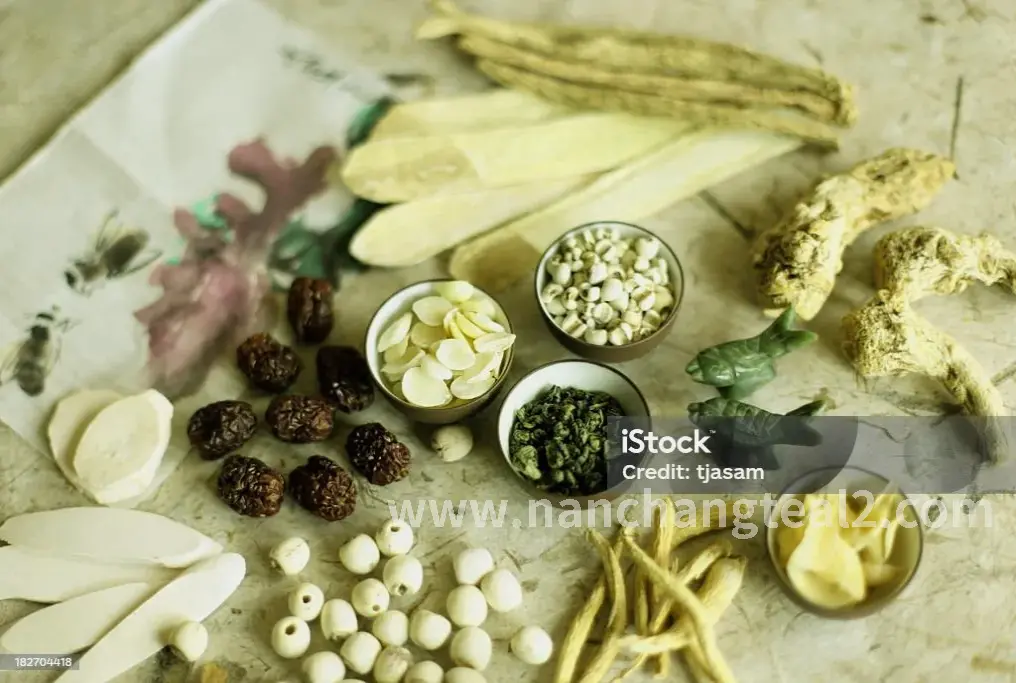 顾客在享受脚部按摩