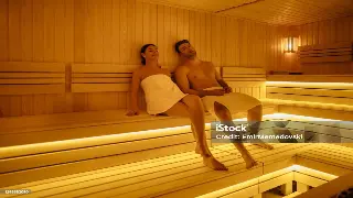 别只知道洗澡！解锁桑拿的N种益处：告别亚健康，活力满满！ poster