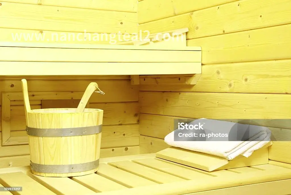 南昌按摩技师正在为顾客进行按摩